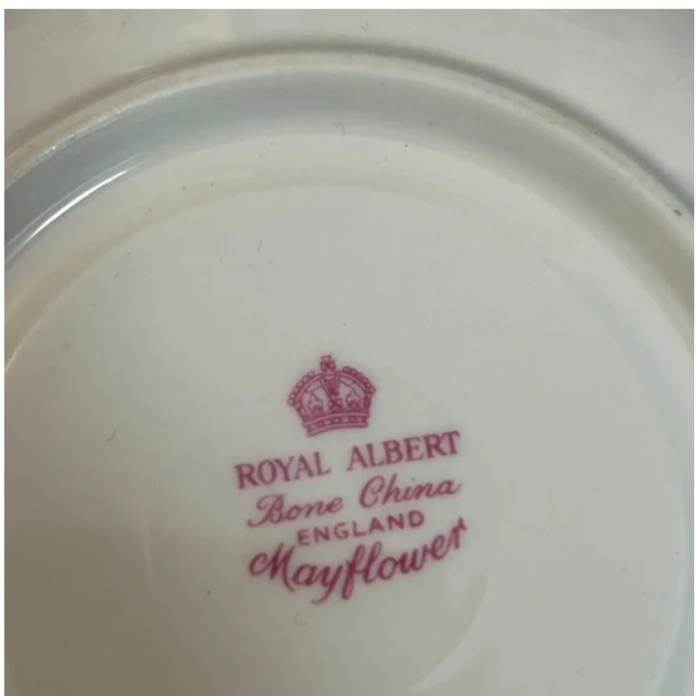 Vintage Royal Albert English fine bone china MAYFLOWER tea cup & saucer set. - Picture 5 of 6